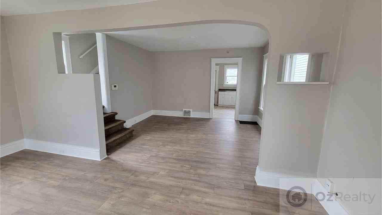 1006 Saint James Ct - Photo 3 of 13