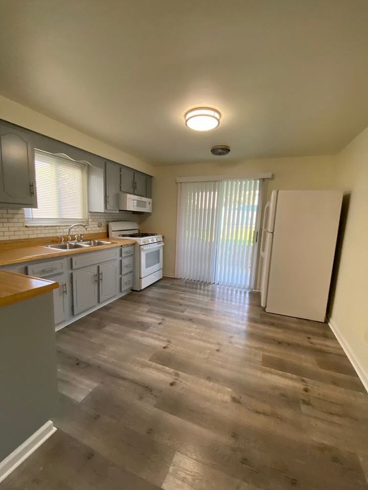 2122 Spring St - Photo 2 of 20