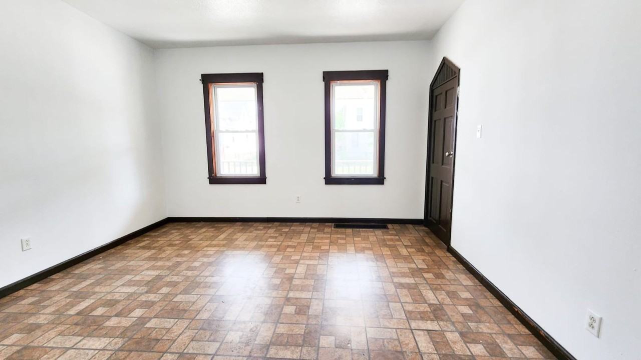 1600 E 45th St - Photo 3 of 15