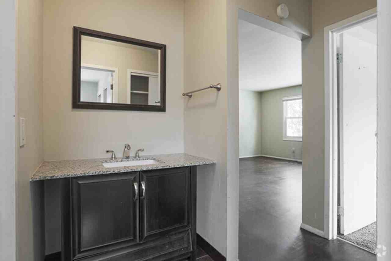 Hillview Apartments - Photo 2 of 24