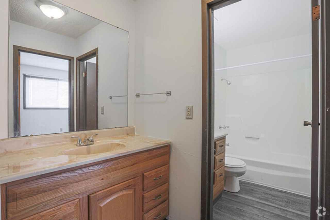 Hillview Apartments - Photo 4 of 24