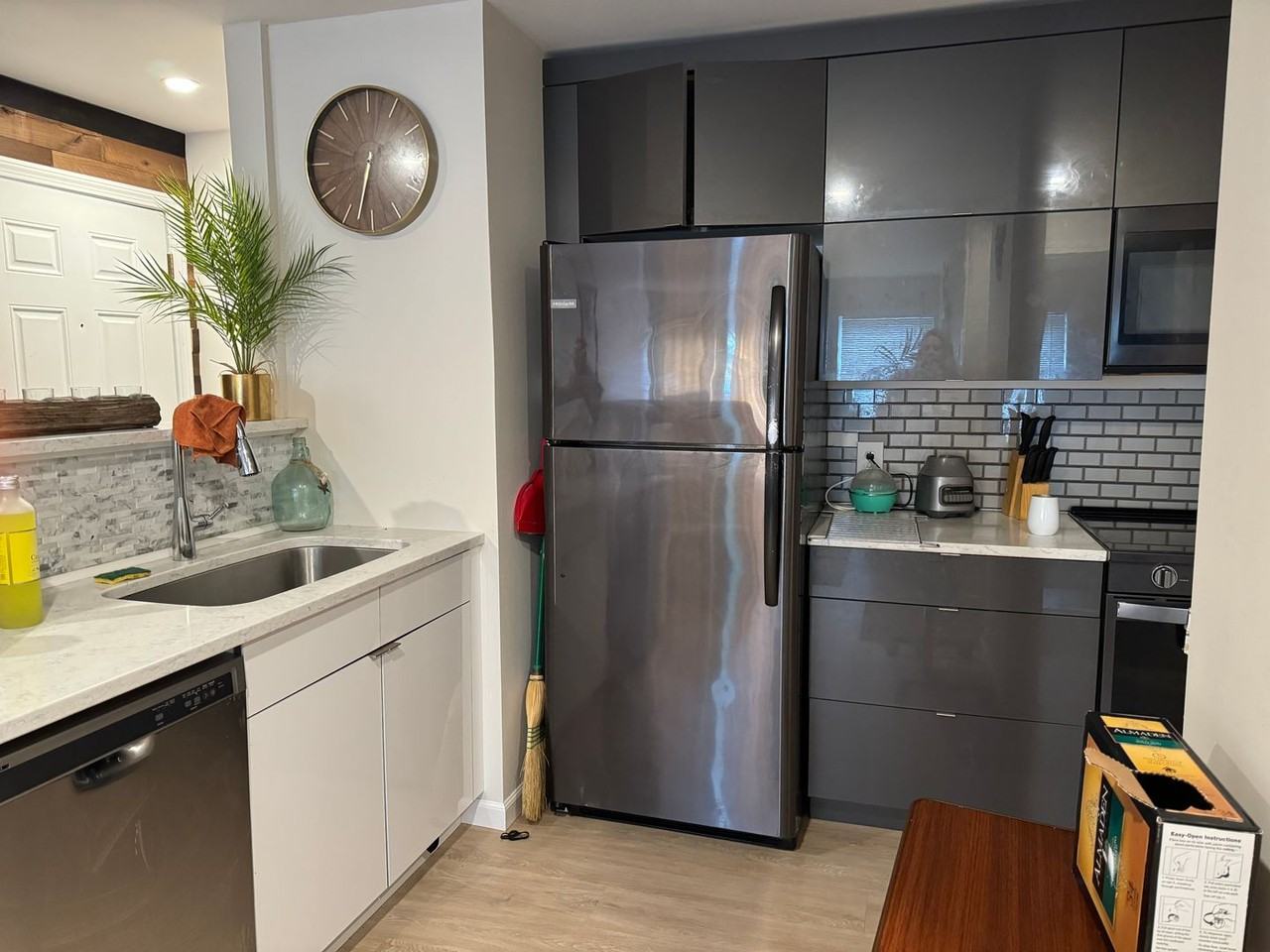 30 Wolf Rd - Photo 3 of 8