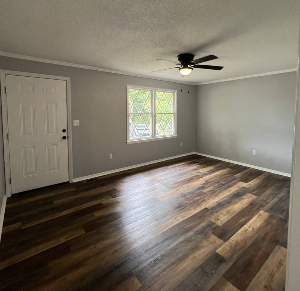 209 Chamblin St - Photo 2 of 10