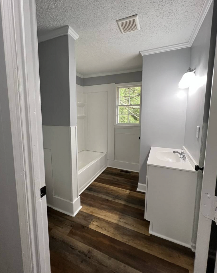 209 Chamblin St - Photo 4 of 10