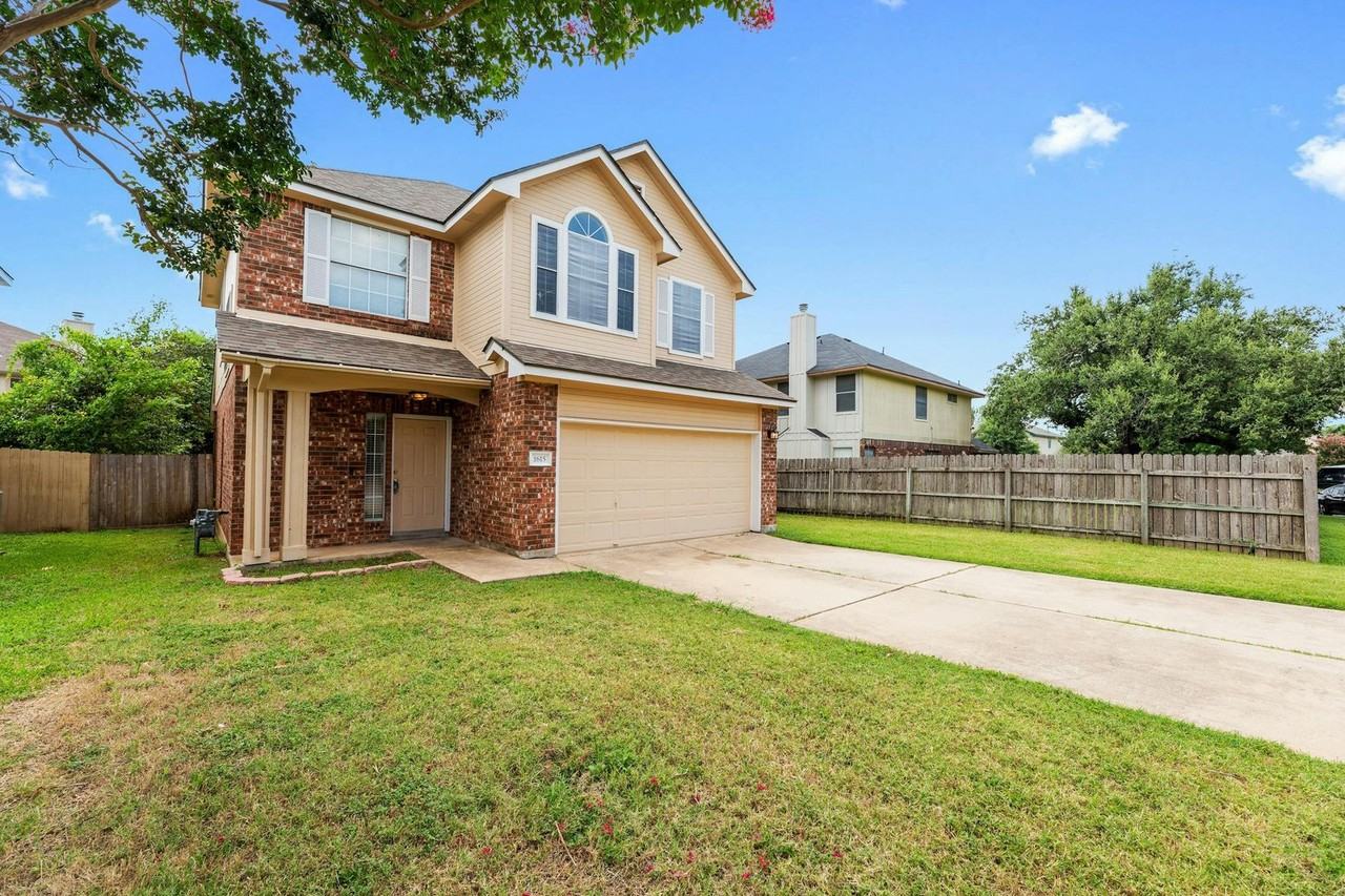 1615 White Oak Loop - Photo 2 of 32