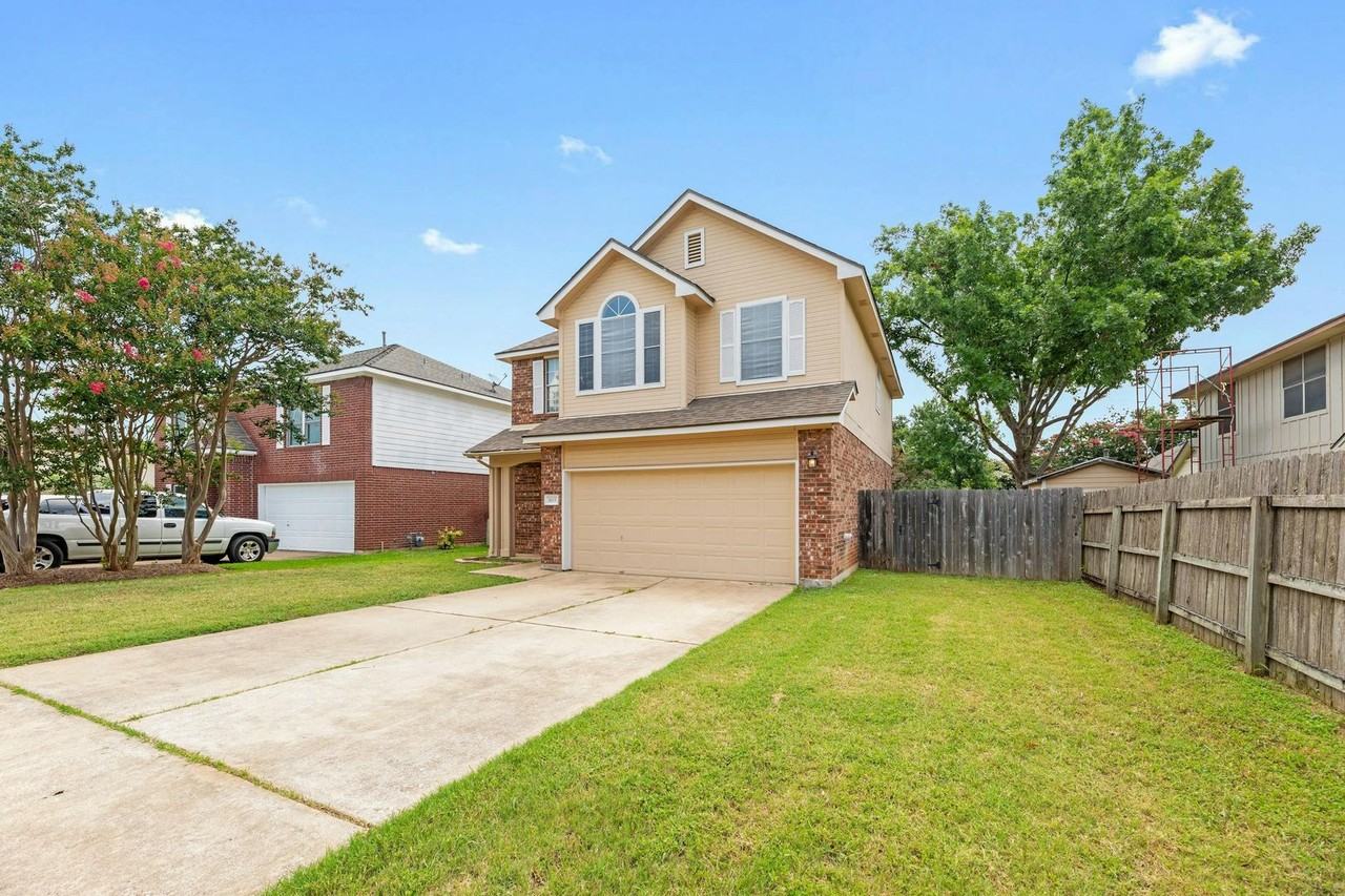 1615 White Oak Loop - Photo 3 of 32