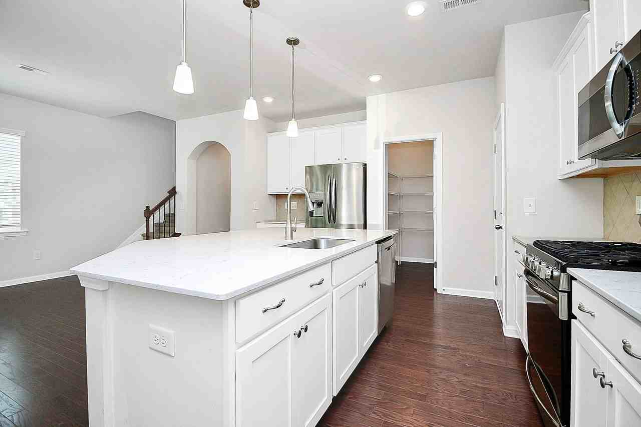 14527 Murfield Ct - Photo 2 of 41