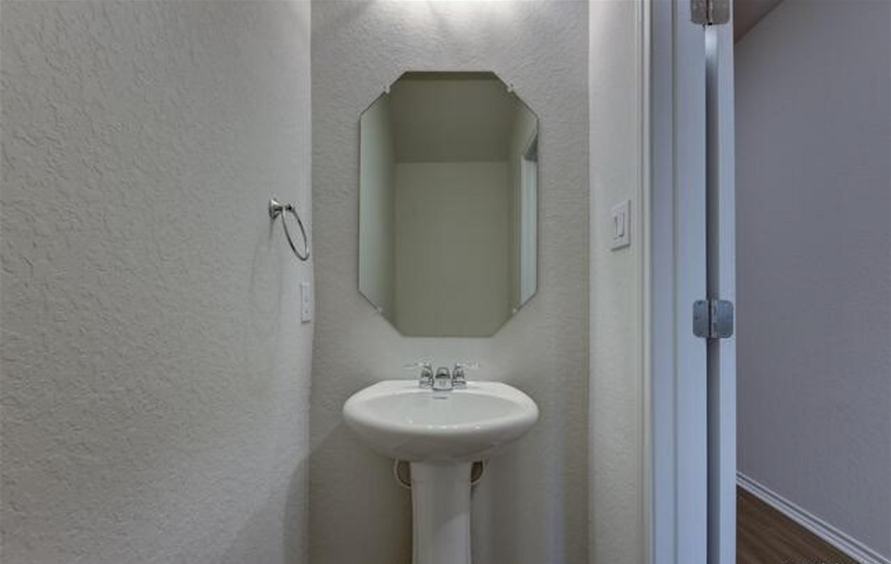 2553 Windle Ln - Photo 5 of 30