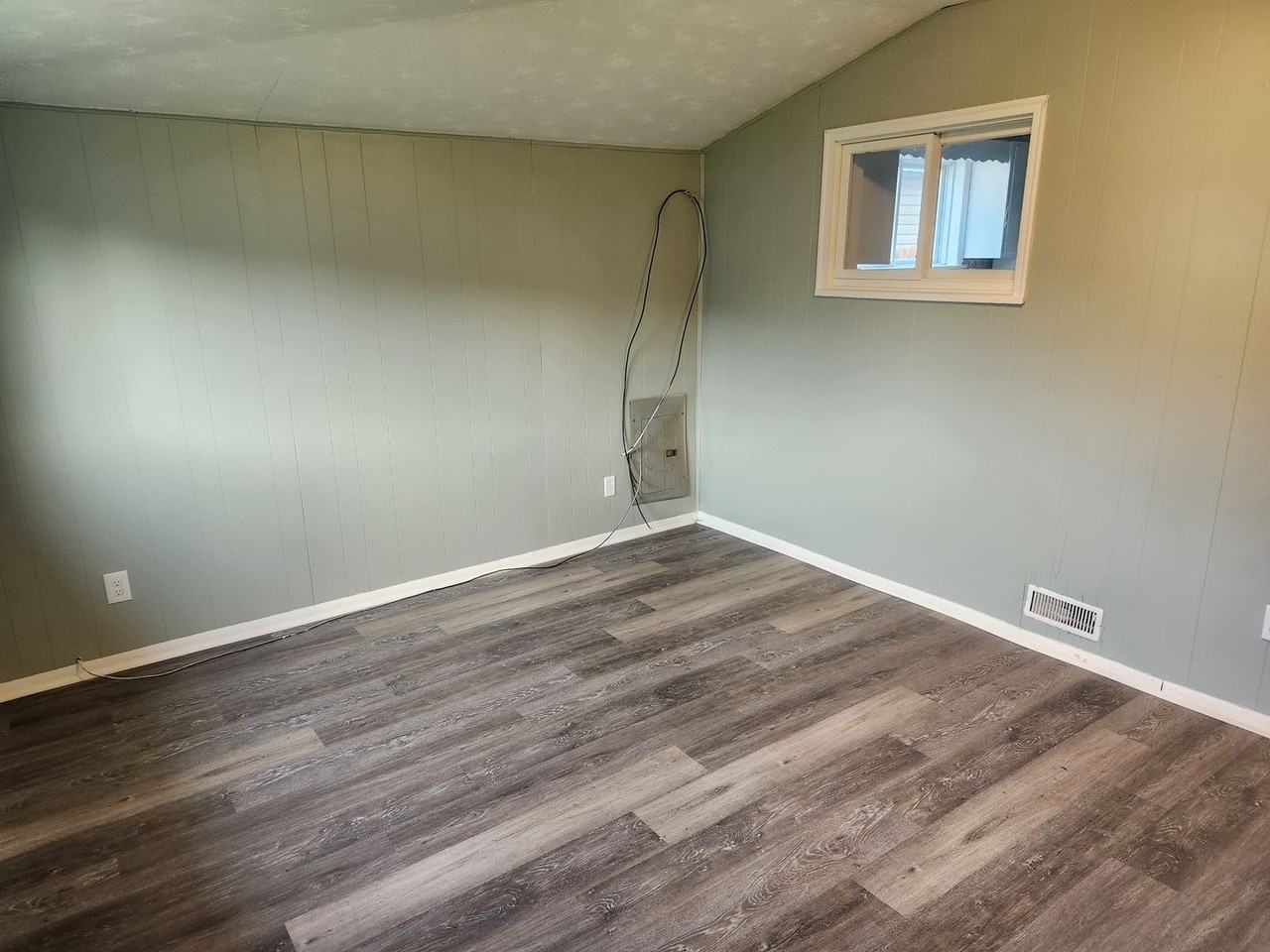 208 Town St - Photo 2 of 8