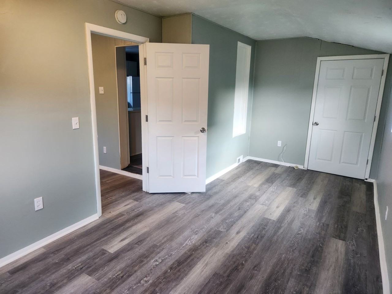 208 Town St - Photo 3 of 8