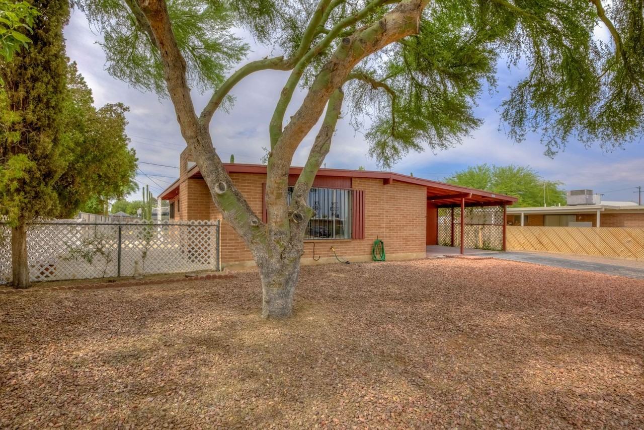 6532 E David Dr - Photo 3 of 30