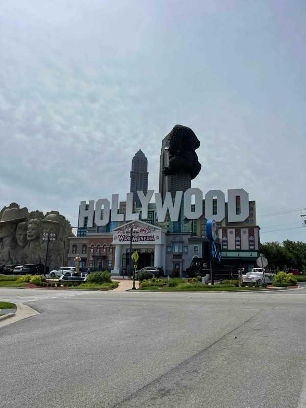 290 Sheryl St - Photo 2 of 17