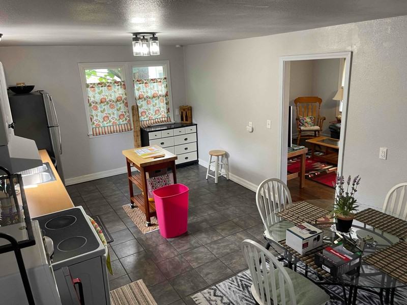 290 Sheryl St - Photo 3 of 17