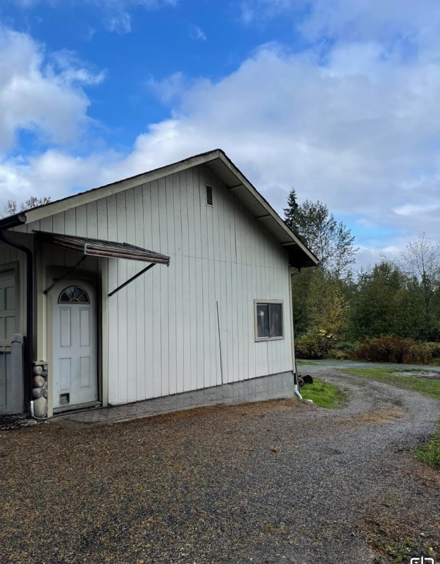 15822 State St - Photo 2 of 6