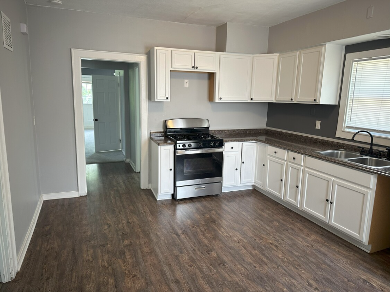 125 W Hadley St Uppr - Photo 2 of 8