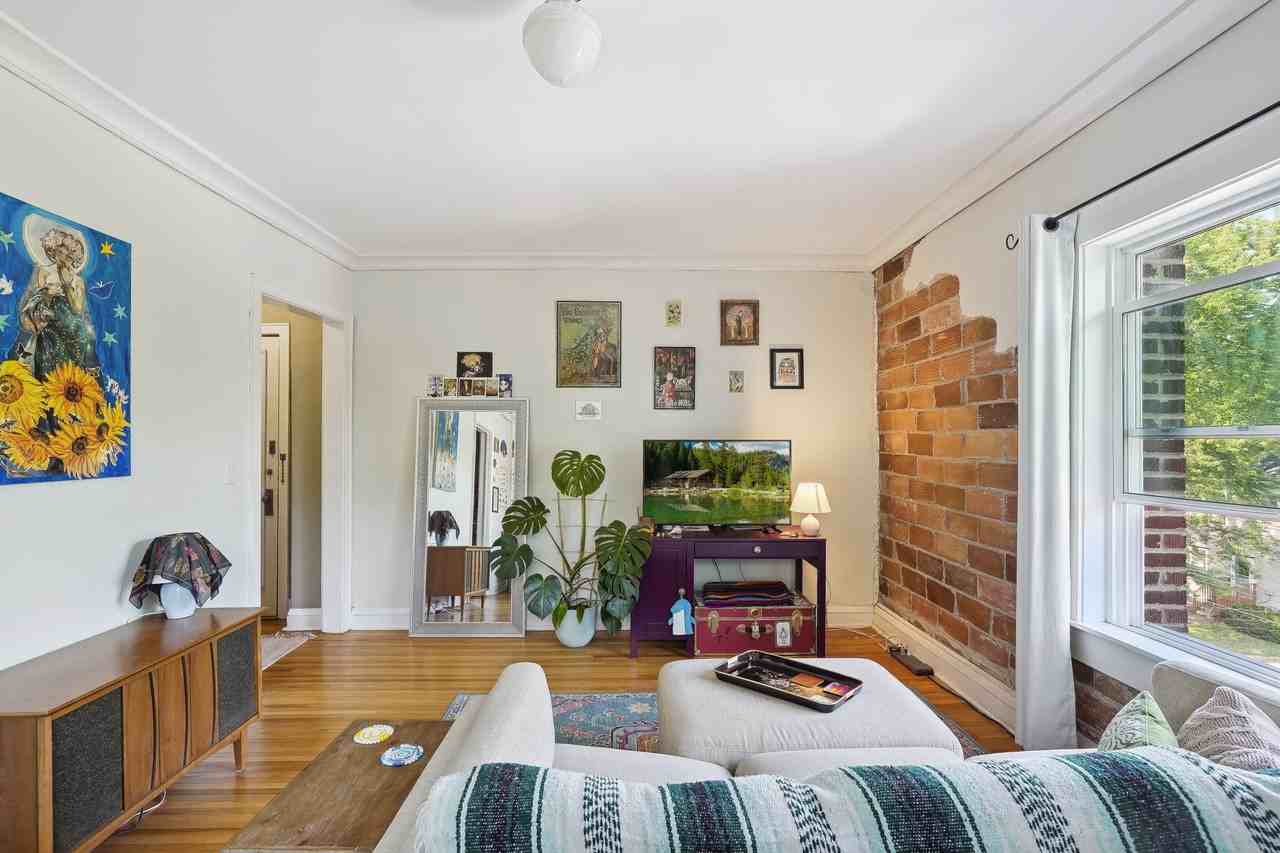 2733 Girard Ave S #306 - Photo 4 of 26