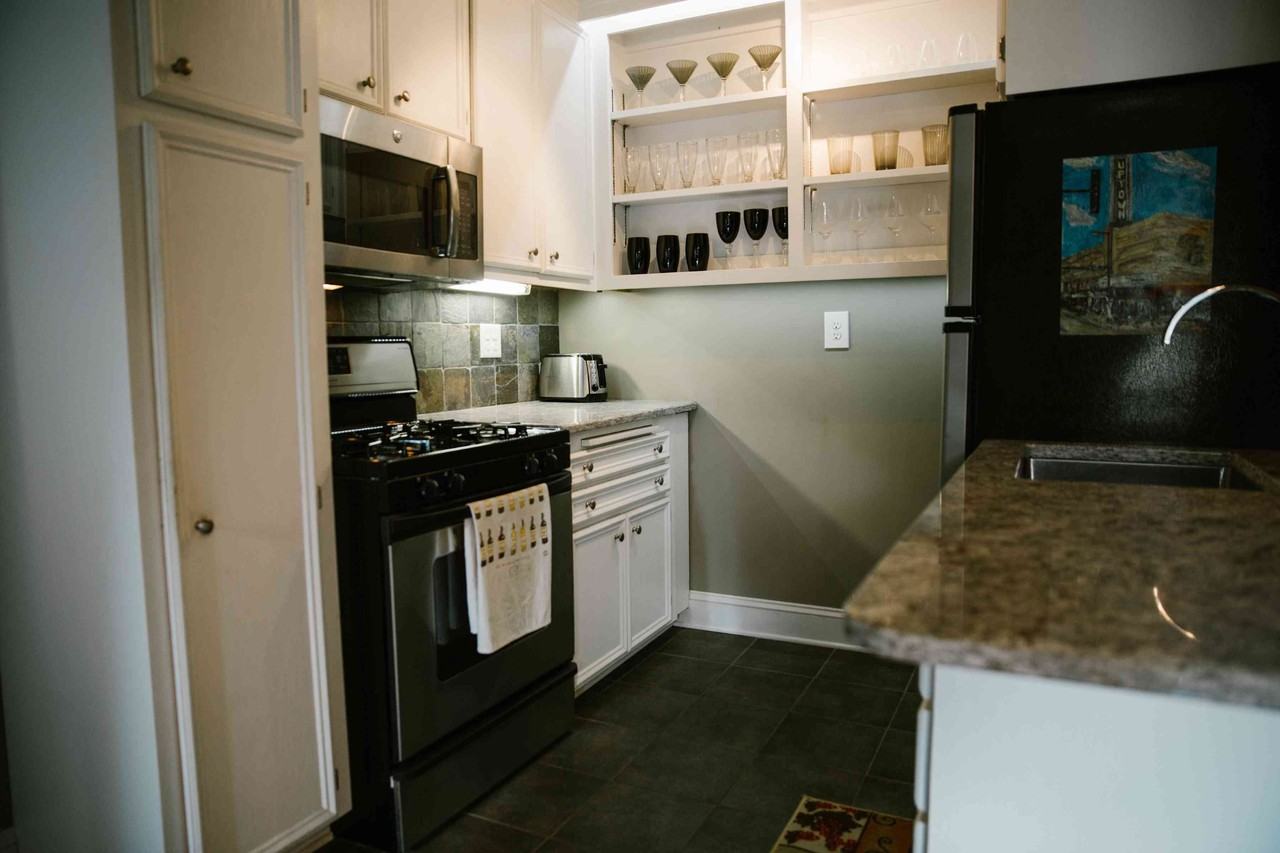 2733 Girard Ave S #306 - Photo 7 of 26