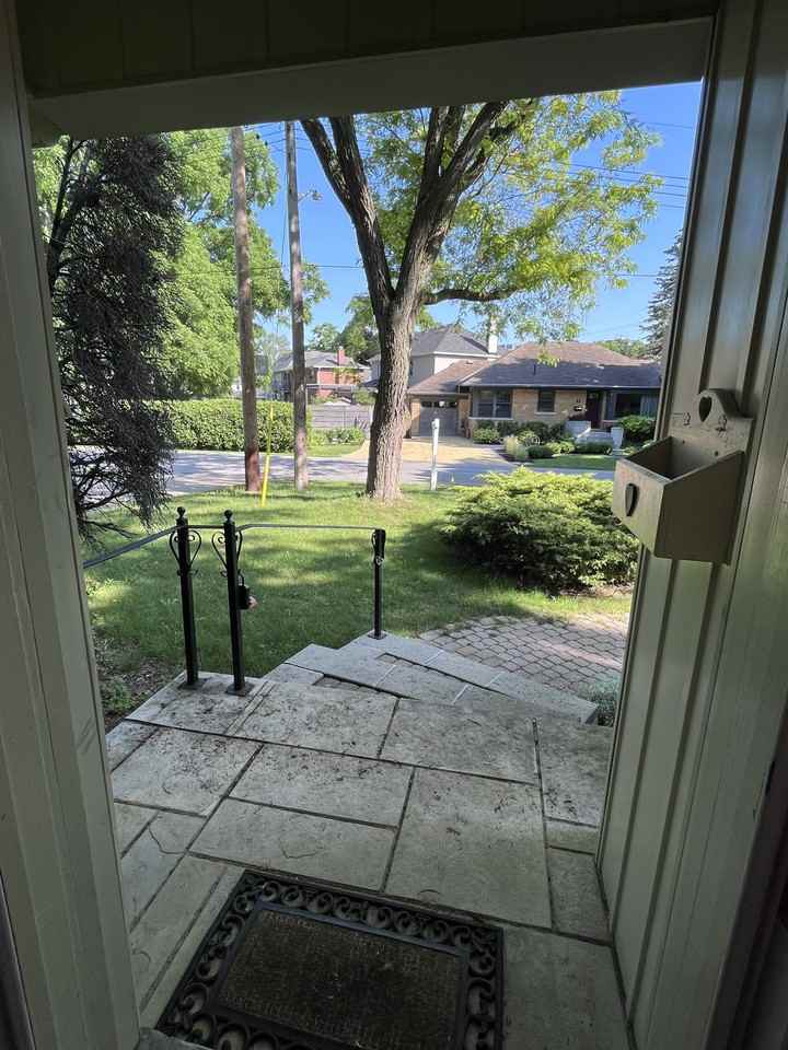 4 Oak Hampton Boulevard - Photo 3 of 24