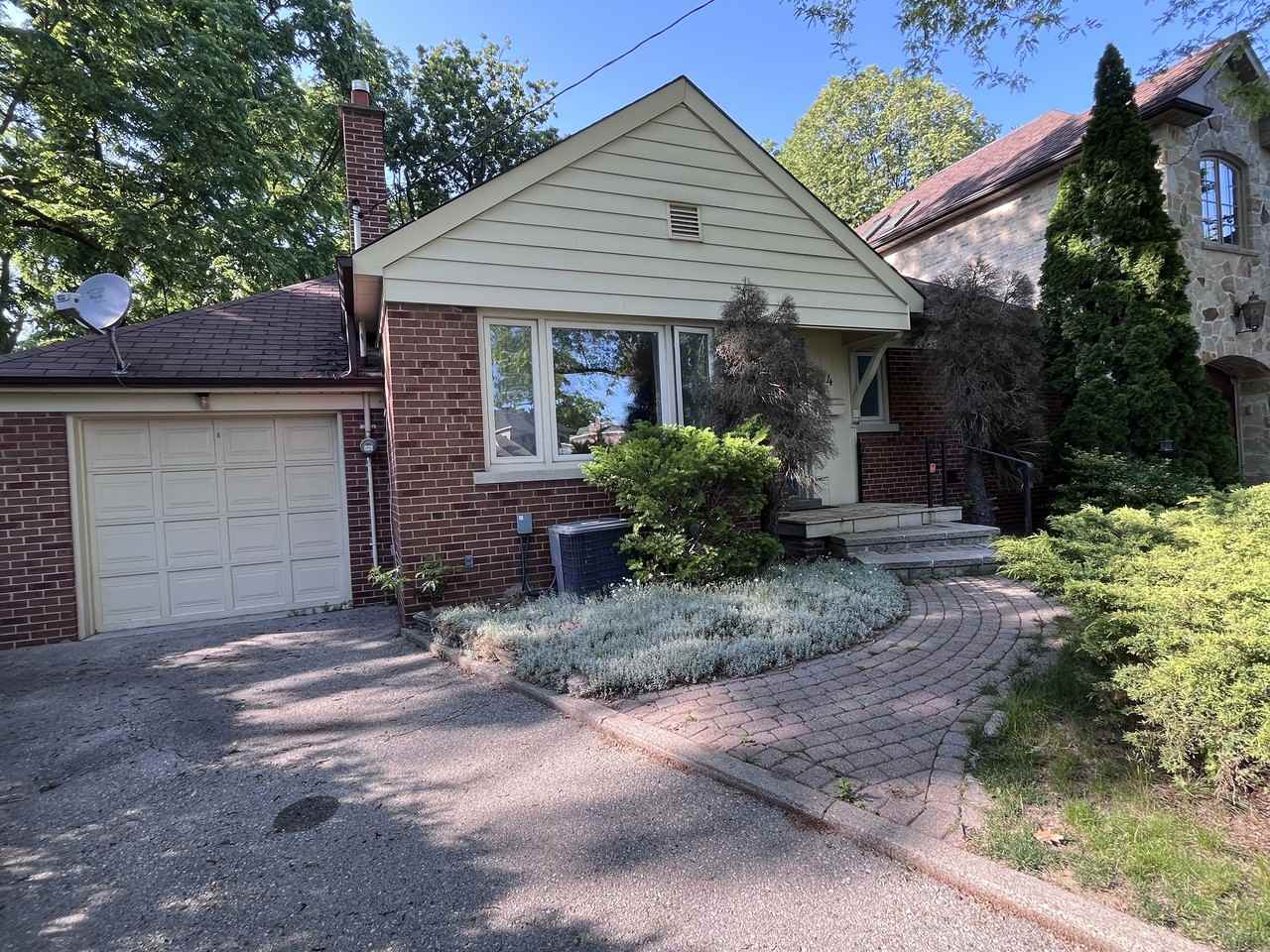 4 Oak Hampton Boulevard - Photo 2 of 24