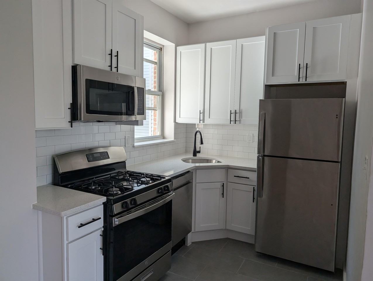 68 Gardner Ave #02