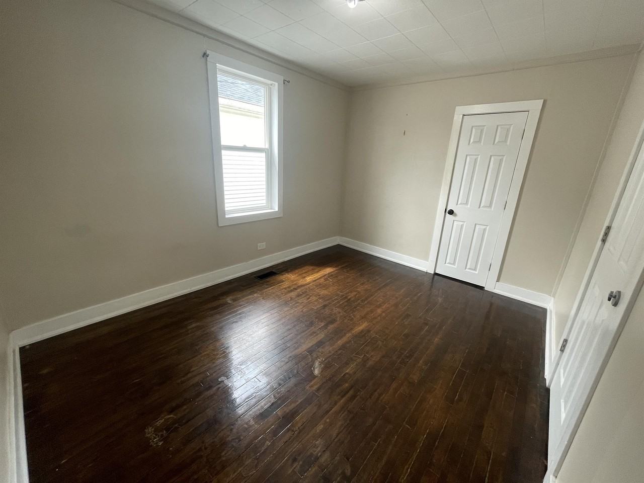 187 Maple St N - Photo 3 of 8