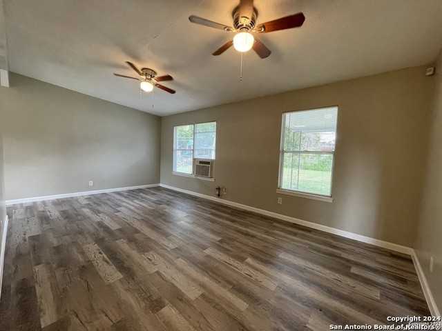 130 Ashford Dr - Photo 3 of 11
