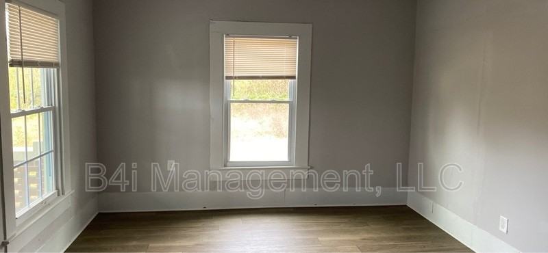 224 Grady Ave Ne - Photo 3 of 13