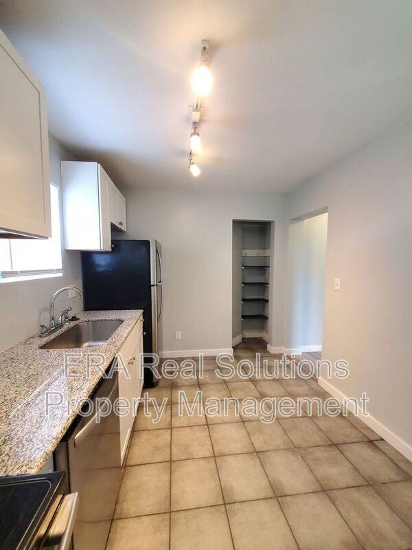 1092 Oakwood Ave - Photo 6 of 13