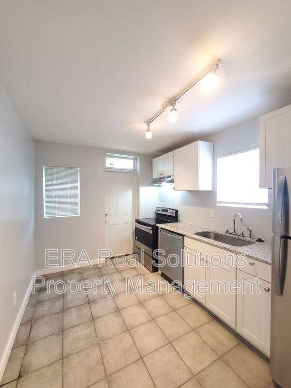 1092 Oakwood Ave - Photo 7 of 13