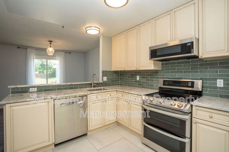 425 Starling St - Photo 3 of 19