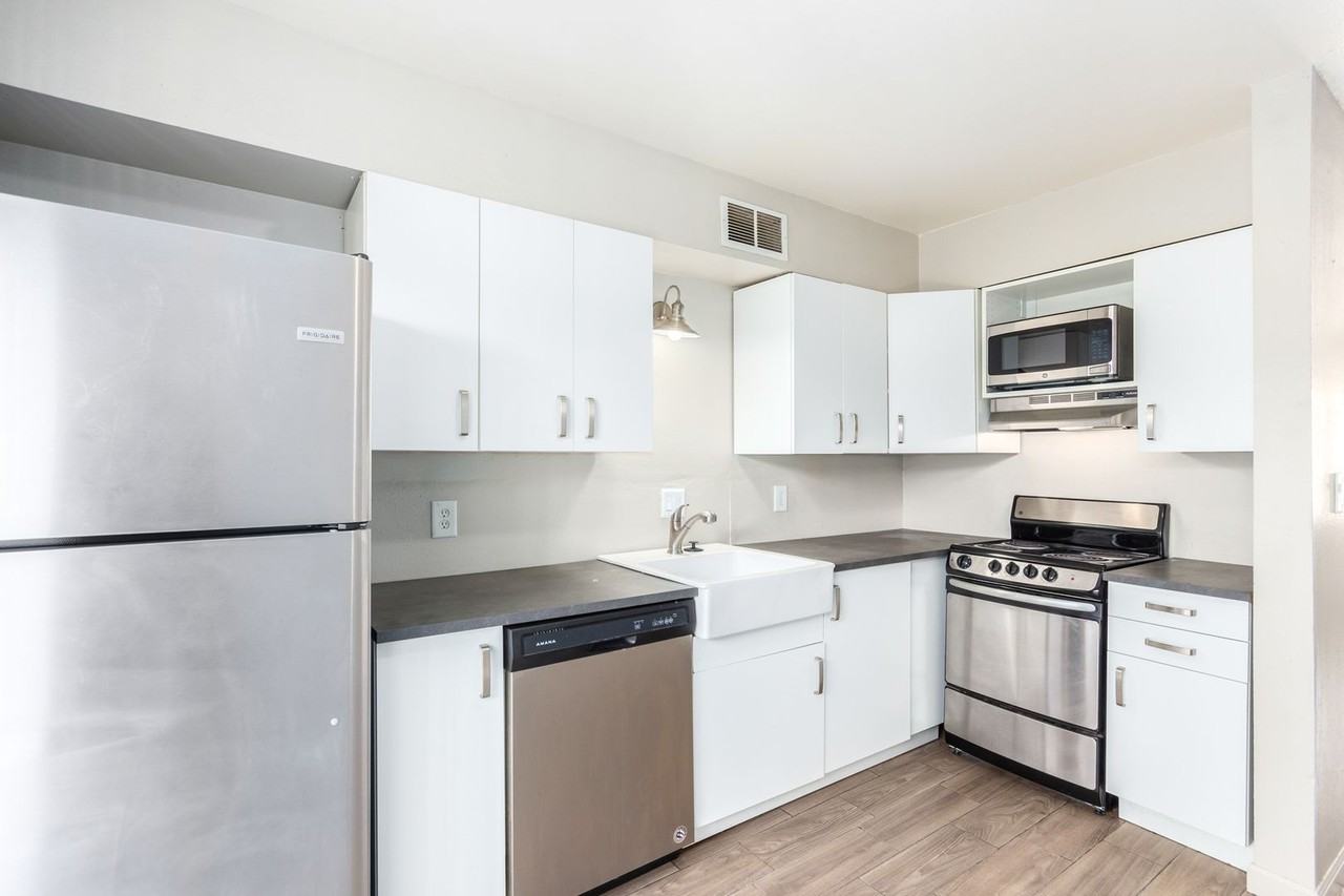 McClintock Dr. 1204 - Photo 3 of 26