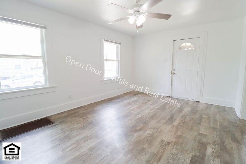 406 W Branning Ave - Photo 3 of 13