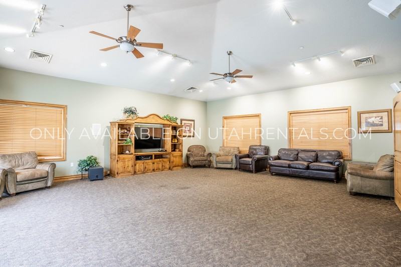 1068 Canyon Meadow Dr #2 - Photo 7 of 23