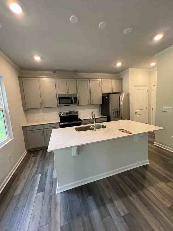 441 Willard Woods Dr - Photo 5 of 32