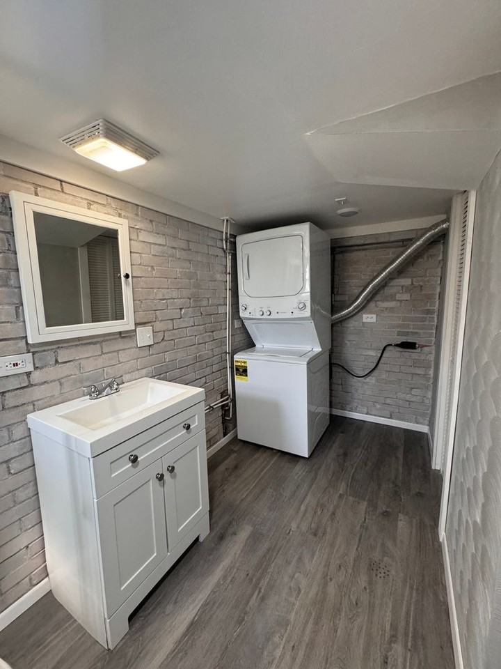 1026 Ivy St - Photo 3 of 11