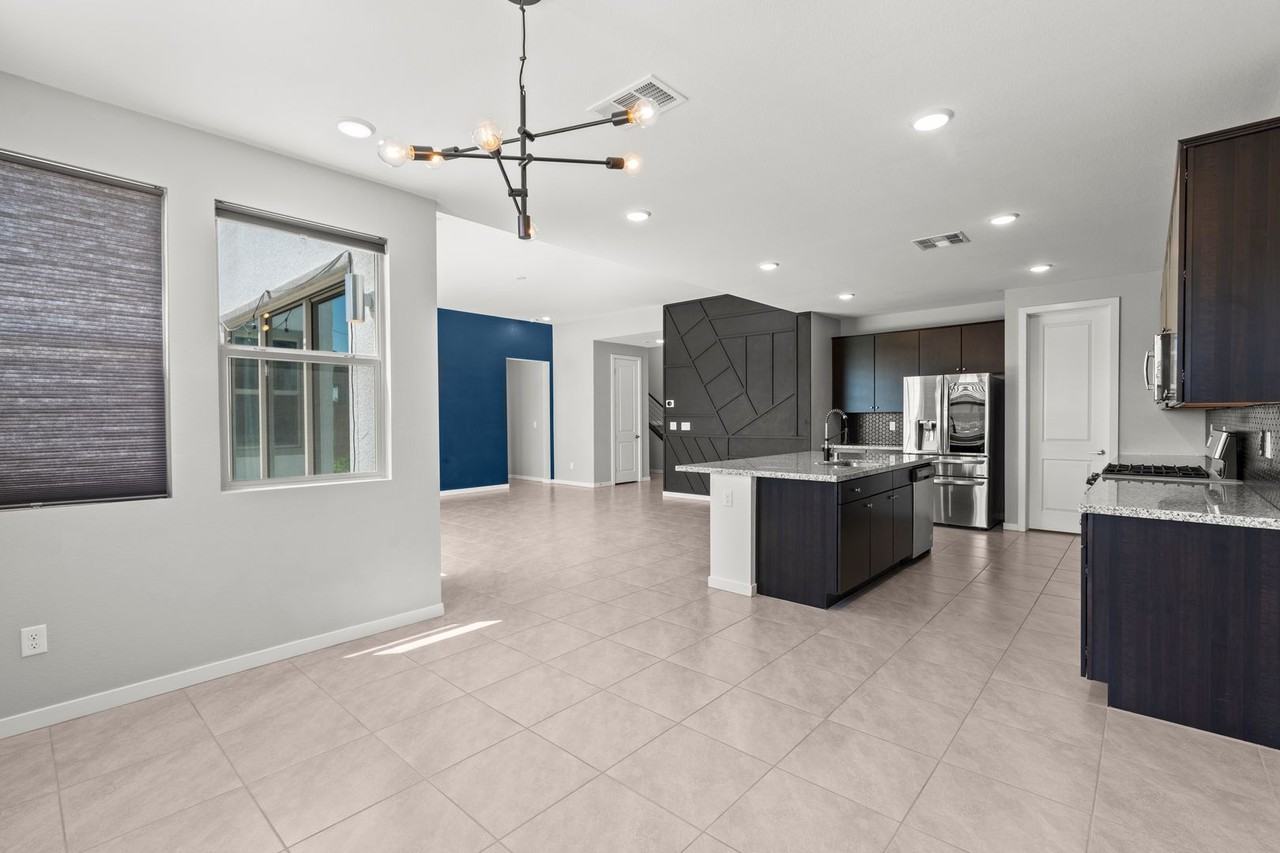 8370 Charleston Peak St - Photo 5 of 31