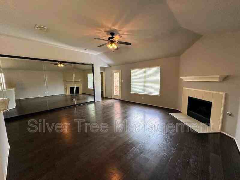 10316 Lake Ter - Photo 3 of 31