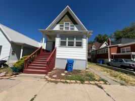 featured image of 618 W Clark St