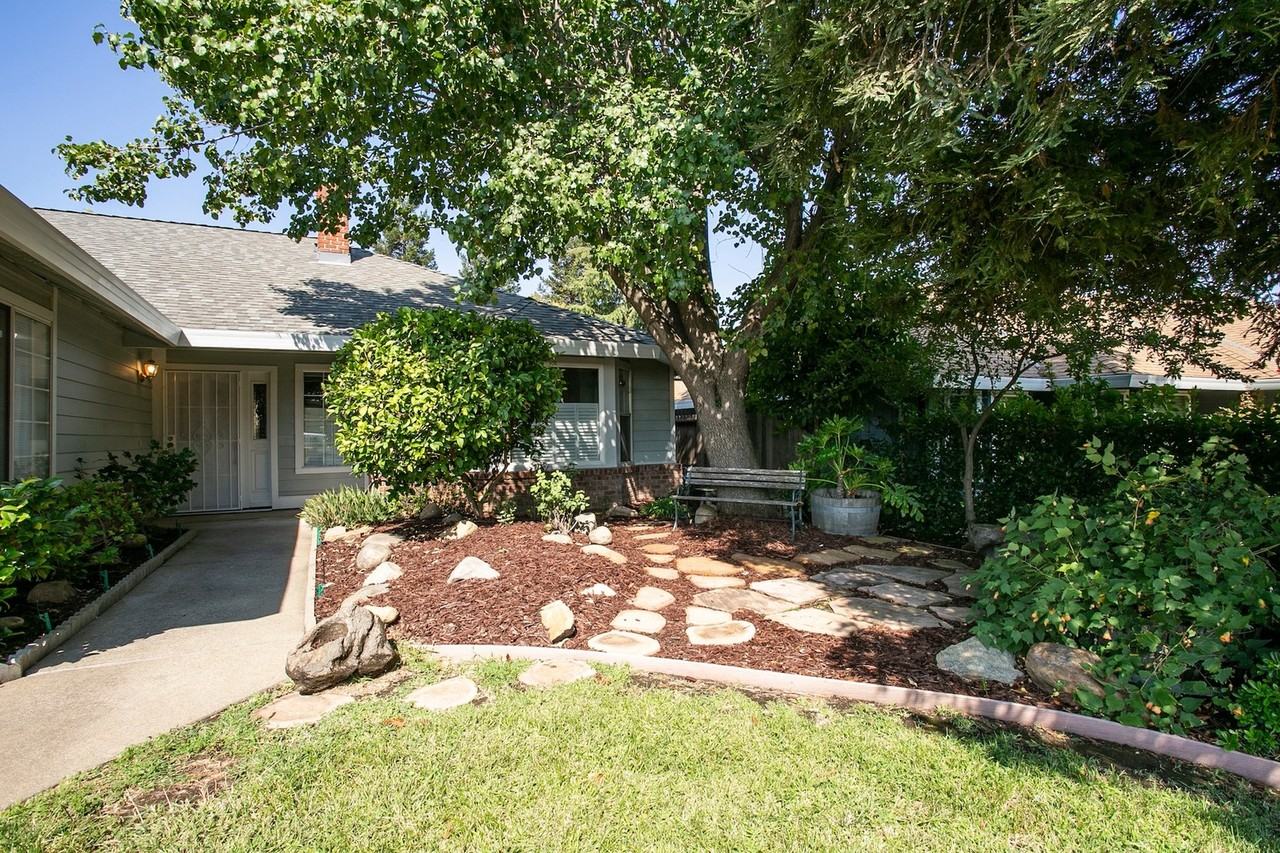5809 Lincoln Ave - Photo 2 of 30
