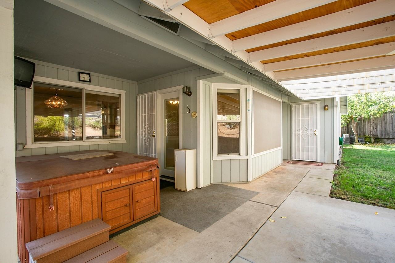 5809 Lincoln Ave - Photo 4 of 30