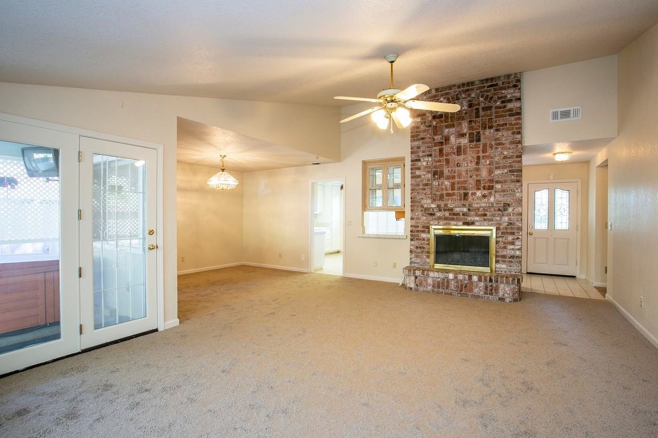 5809 Lincoln Ave - Photo 7 of 30