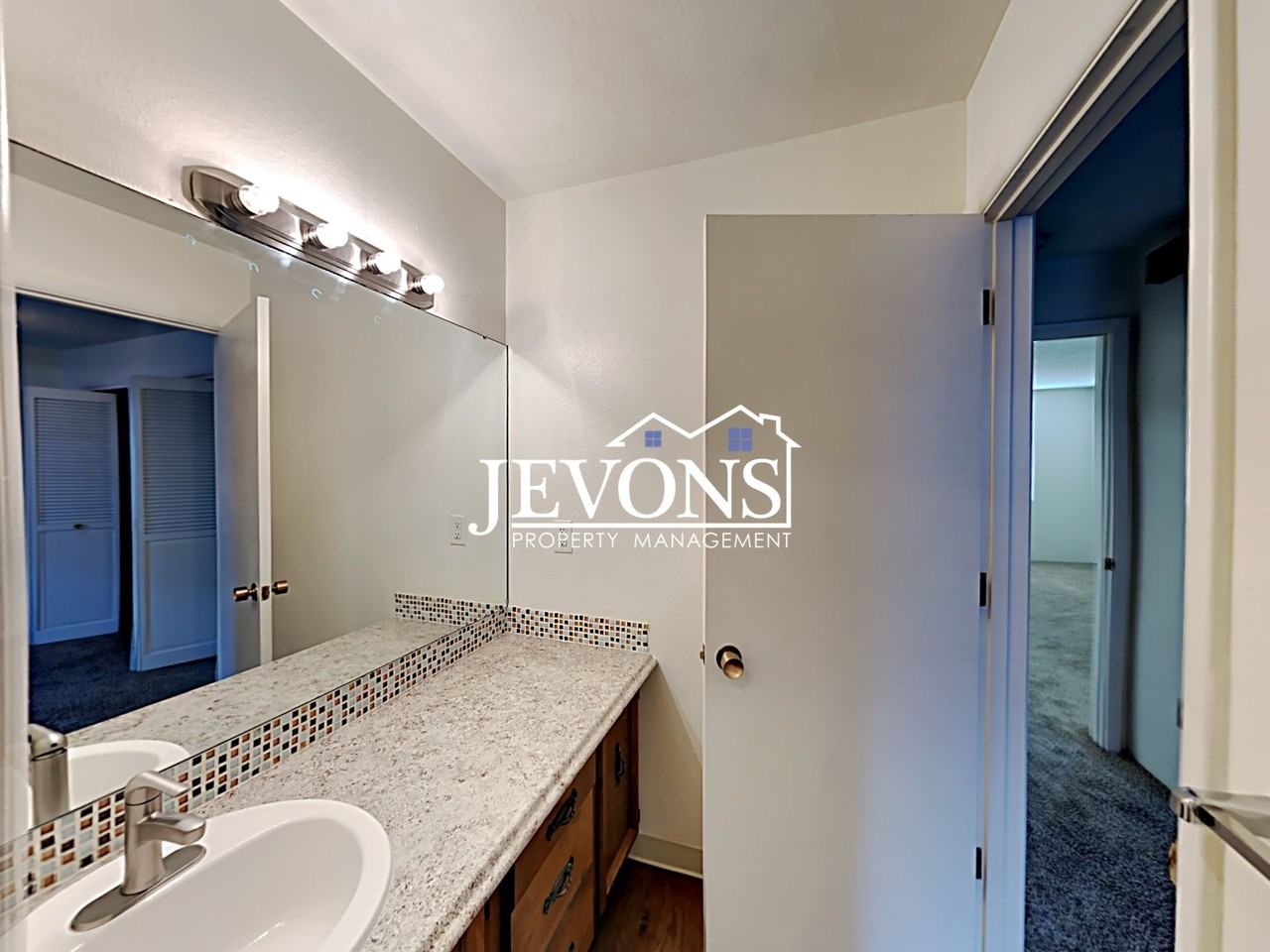 807 W Chestnut Ave Yakima, WA 98902 - Photo 5 of 22