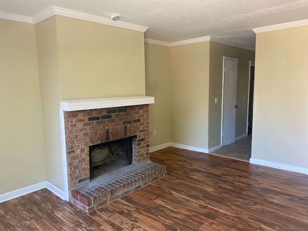 905 Whitworth St - Photo 2 of 13