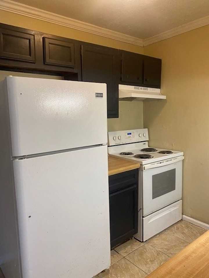 905 Whitworth St - Photo 3 of 13