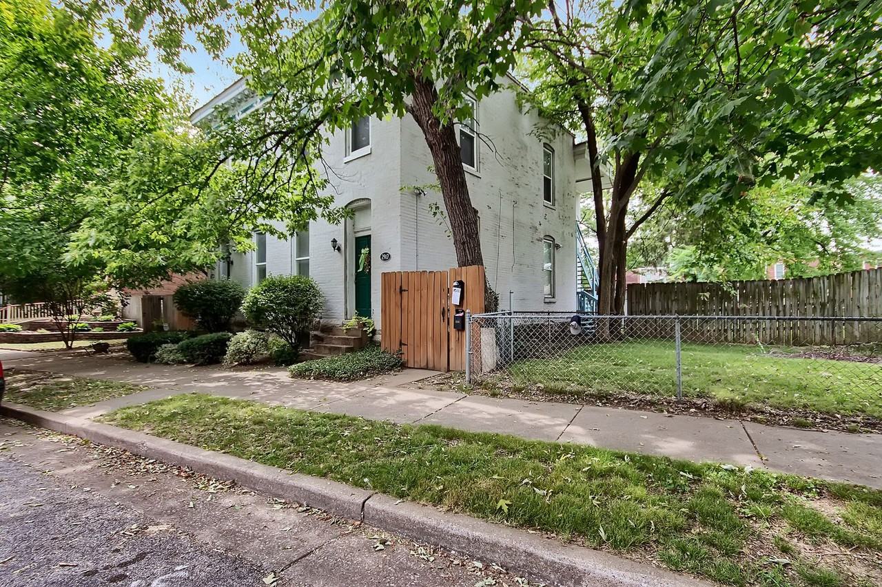 2917A Wisconsin Ave - Photo 2 of 11