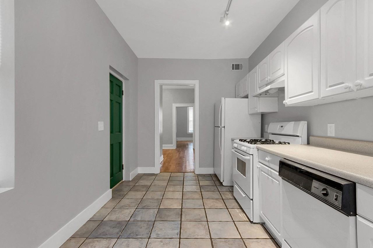2917A Wisconsin Ave - Photo 3 of 11