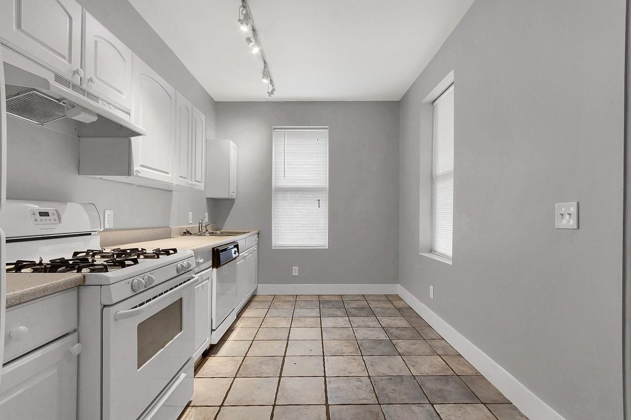 2917A Wisconsin Ave - Photo 5 of 11