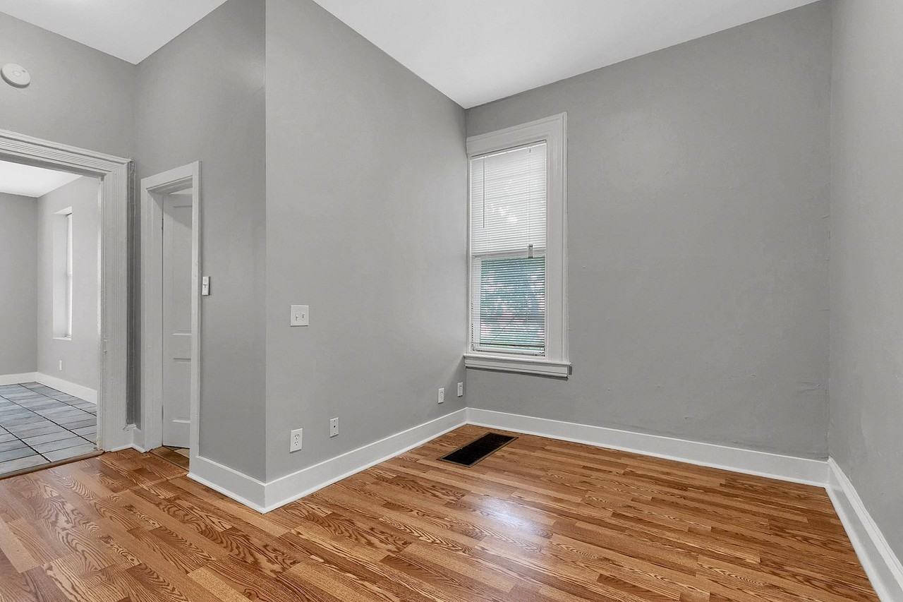 2917A Wisconsin Ave - Photo 7 of 11