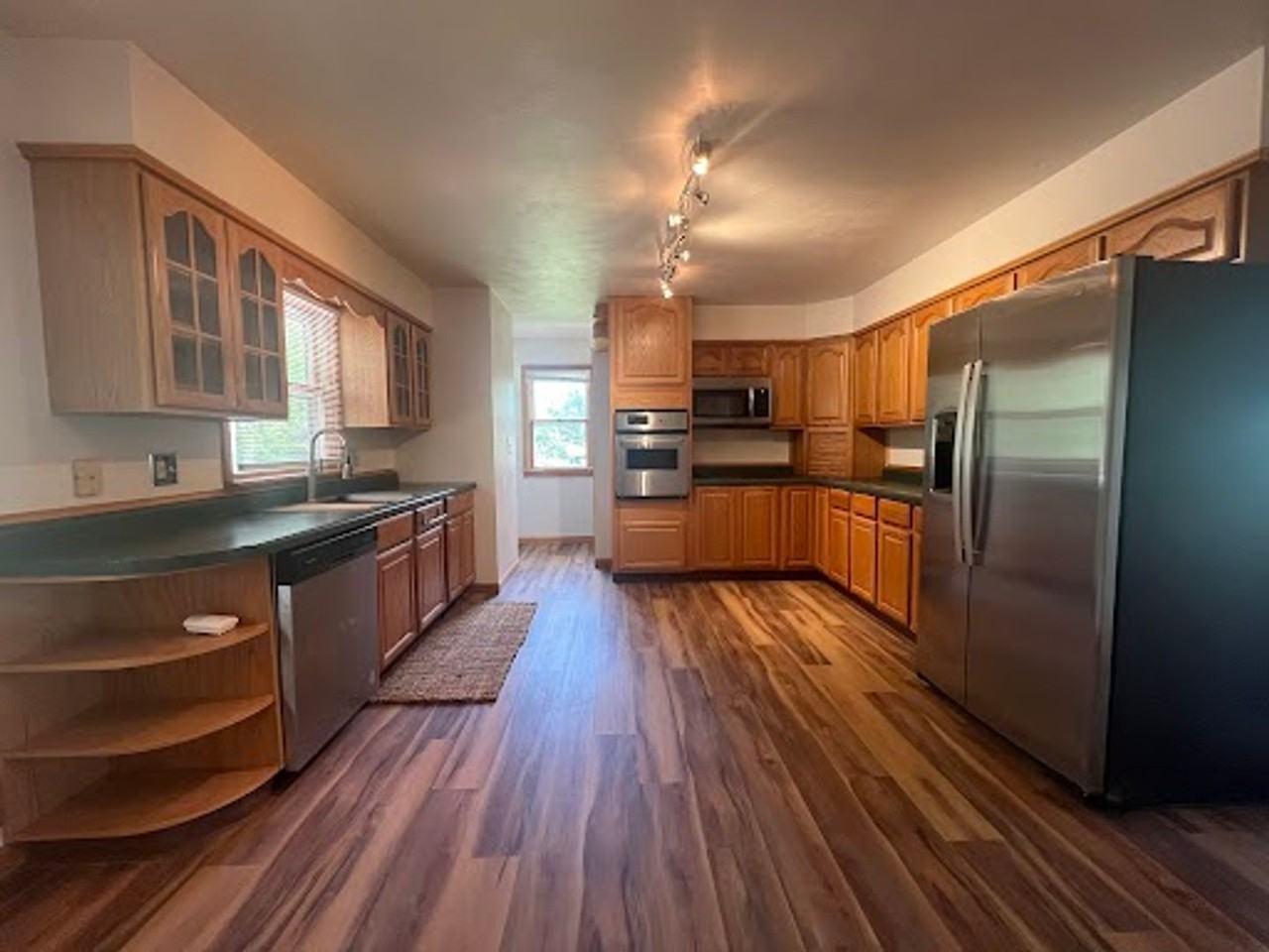 608 W Benton St - Photo 4 of 21