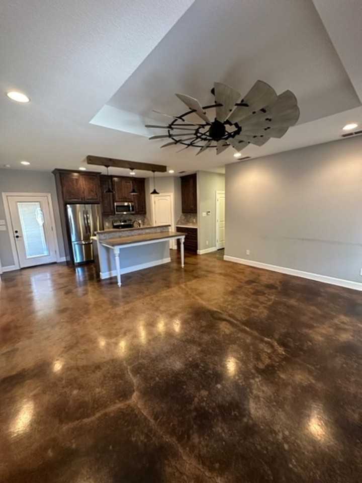 1002 Kelley Ln - Photo 2 of 19